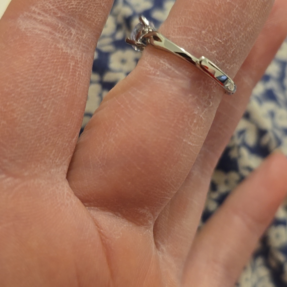 Diamond ring - Picture 2 of 2